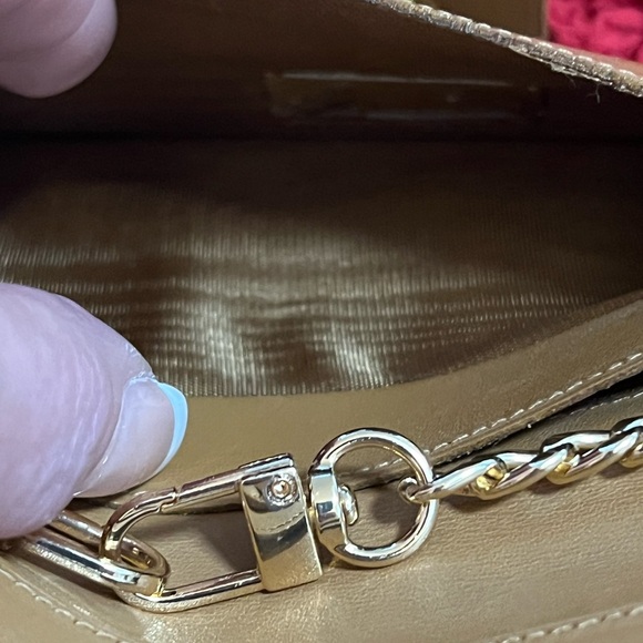 CELINE AUTHENTIC LEATHER LONG BIFOLD WALLET WITH KISS LOCK AND CHAIN. EUC. - Picture 11 of 12